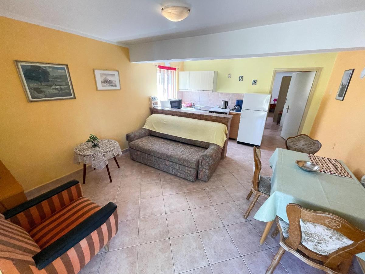 Apartmani Leonarda Jadranovo Bagian luar foto