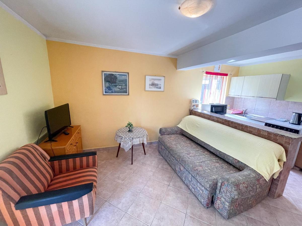 Apartmani Leonarda Jadranovo Bagian luar foto